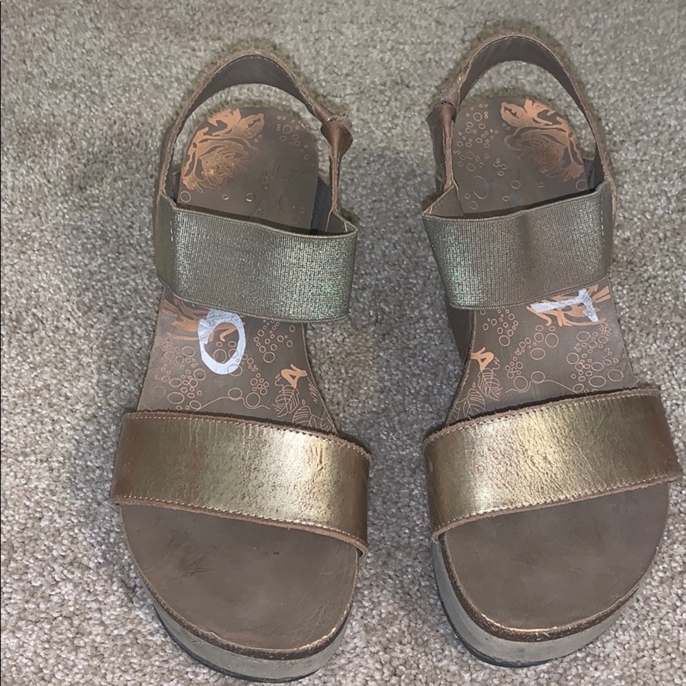 OTBT gold wedges